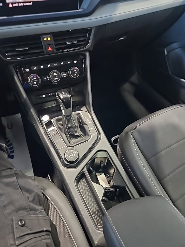 Used 2024 Volkswagen Taos SE image 31