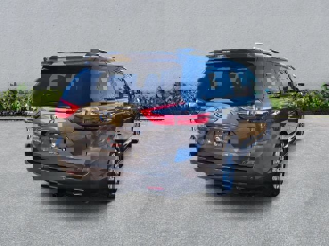 Used 2017 Toyota Sienna XLE Premium w/ Cargo Management Package image 6