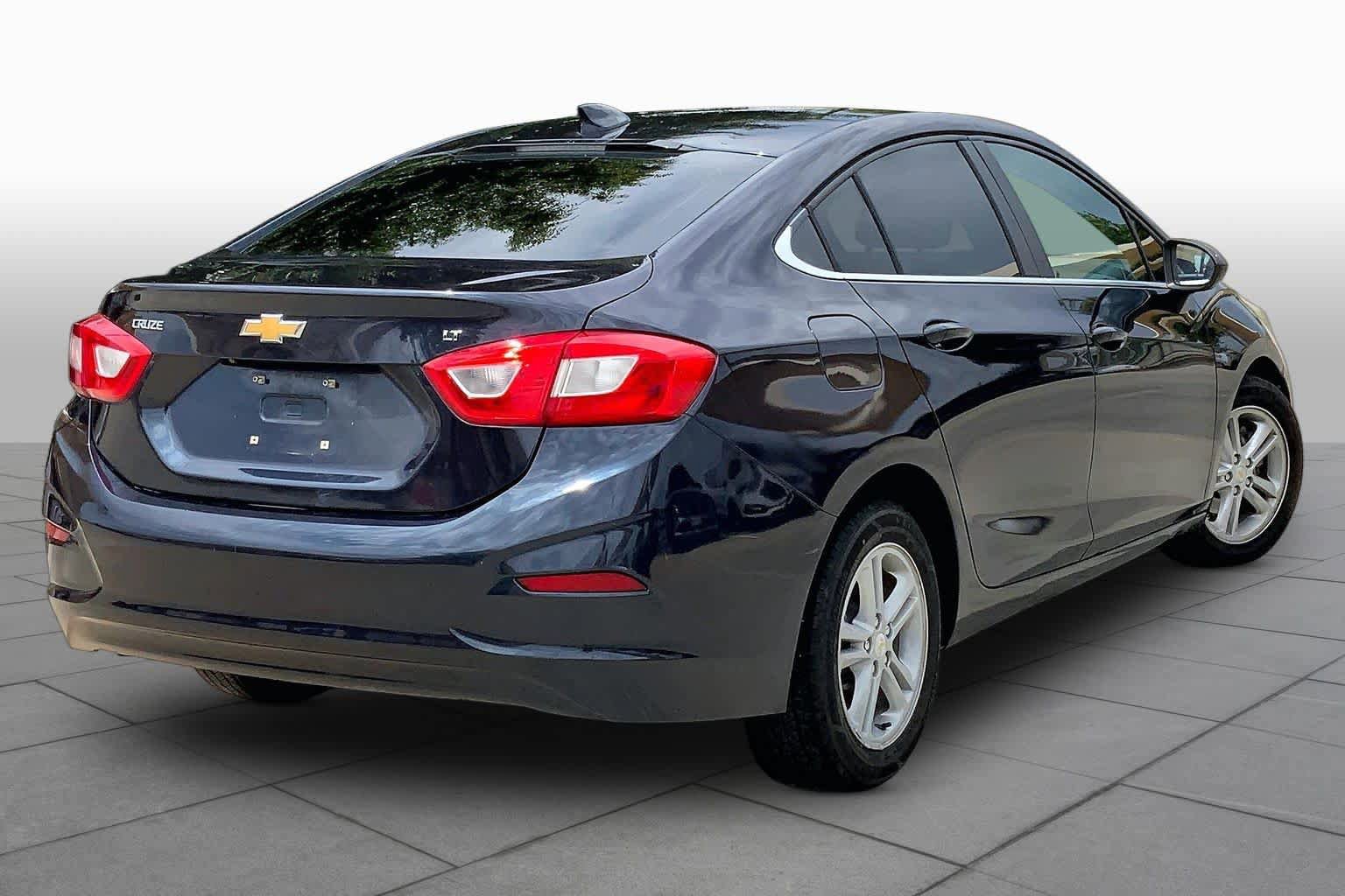 Used 2016 Chevrolet Cruze LT FWD image 13