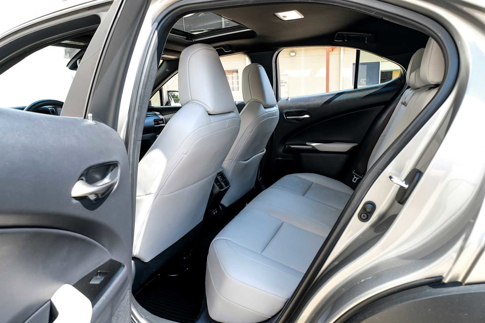 Used 2019 Lexus UX 200 image 38