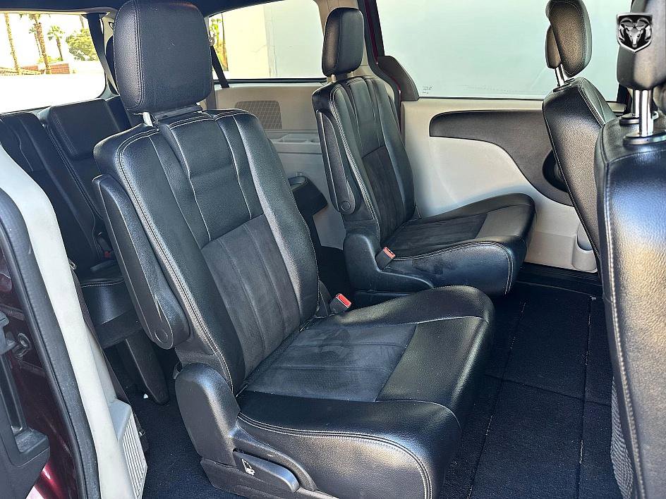 Used 2019 Dodge Grand Caravan SXT image 14