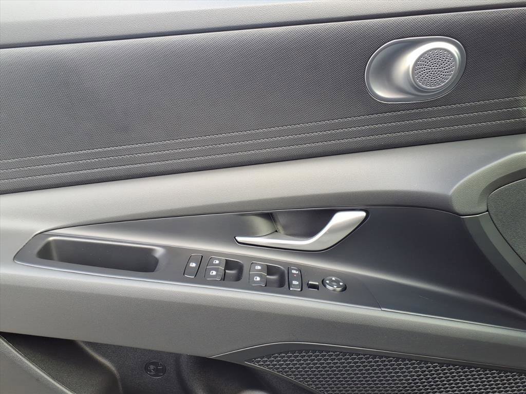 New 2026 Hyundai Elantra SE image 8