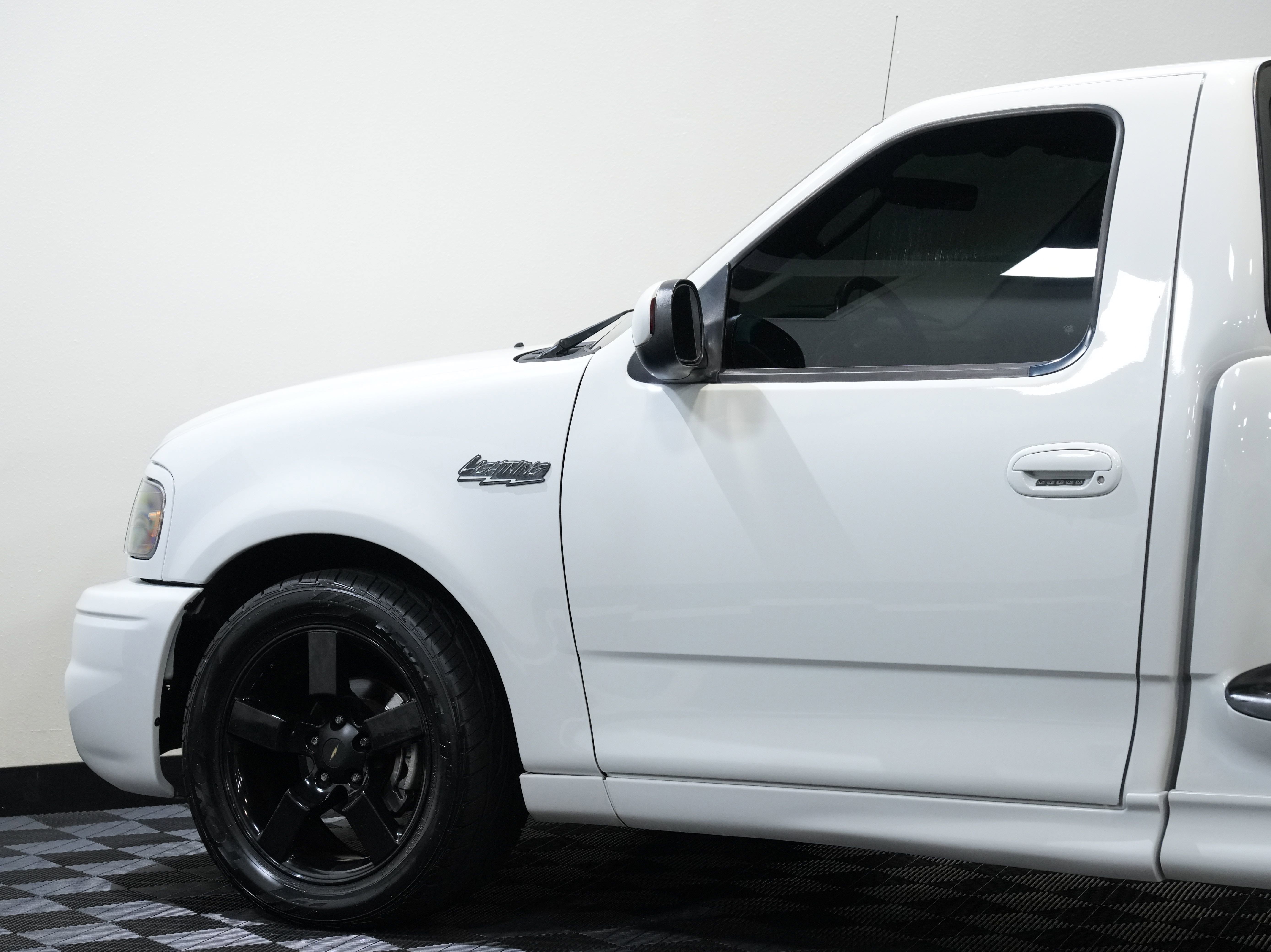Used 2004 Ford F150 Lightning RWD image 18