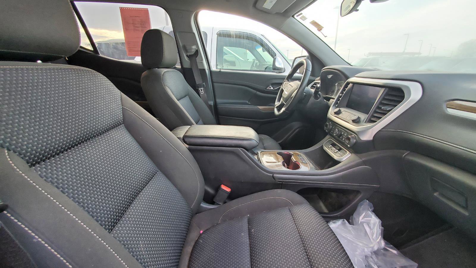 Used 2021 GMC Acadia SLE w/ Elevation Edition image 4