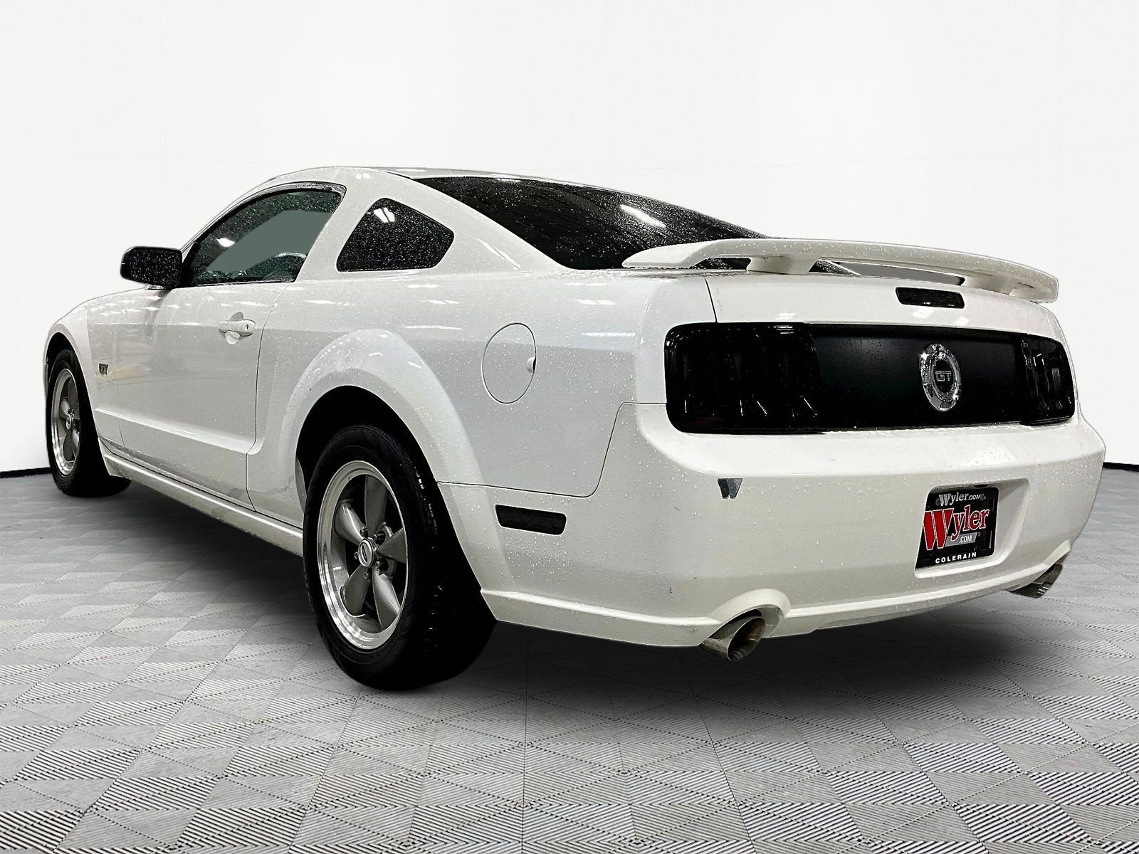 Used 2005 Ford Mustang GT RWD image 4