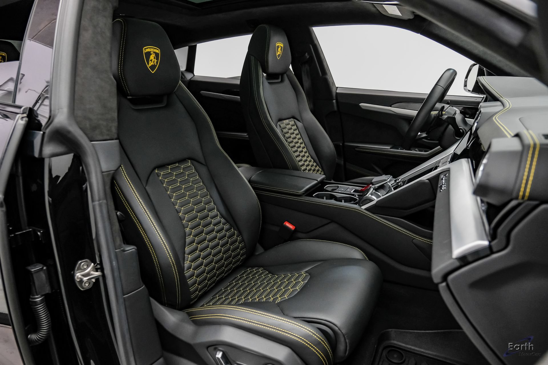 Used 2022 Lamborghini Urus AWD/4WD image 52