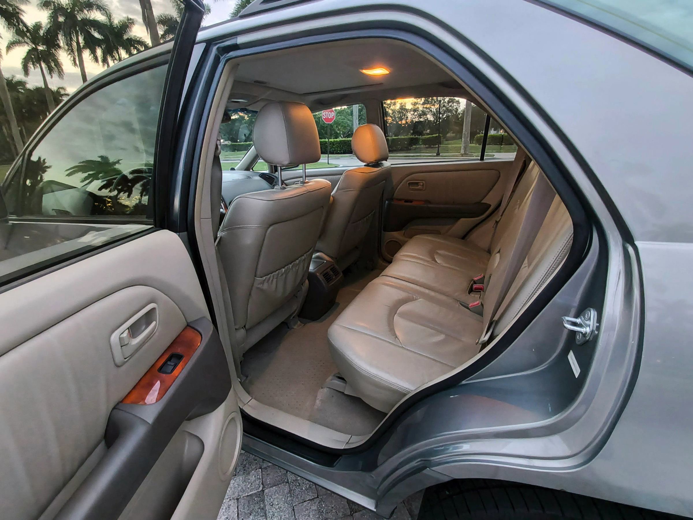 Used 2000 Lexus RX 300 4WD w/ Premium Pkg image 28