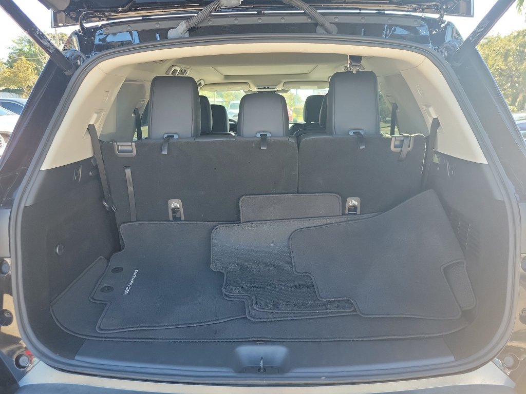 Used 2026 Nissan Pathfinder SL w/ SL Premium Package FWD image 7