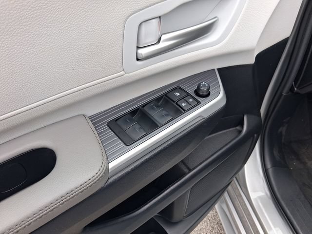 Used 2025 Toyota Sienna XLE w/ XLE Plus Package FWD image 14