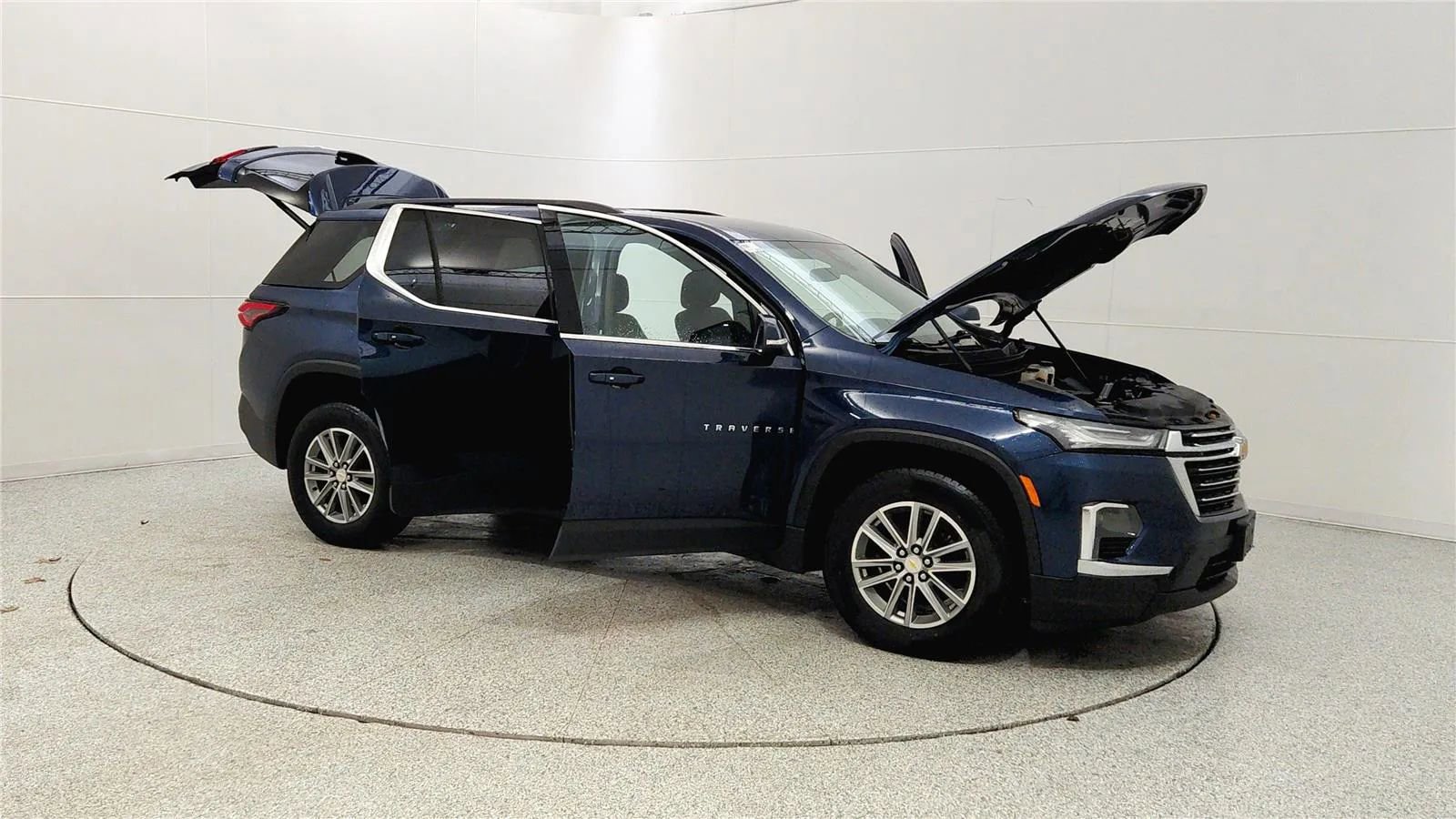 Used 2023 Chevrolet Traverse LT image 9