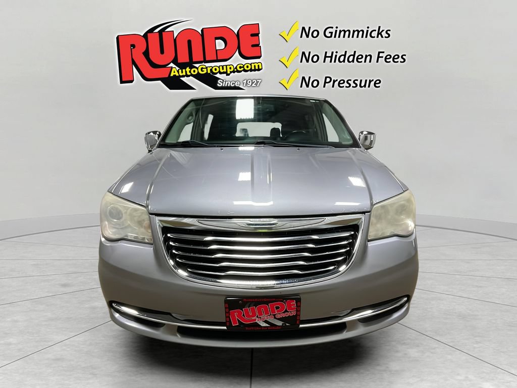Used 2015 Chrysler Town & Country Limited Platinum FWD image 9