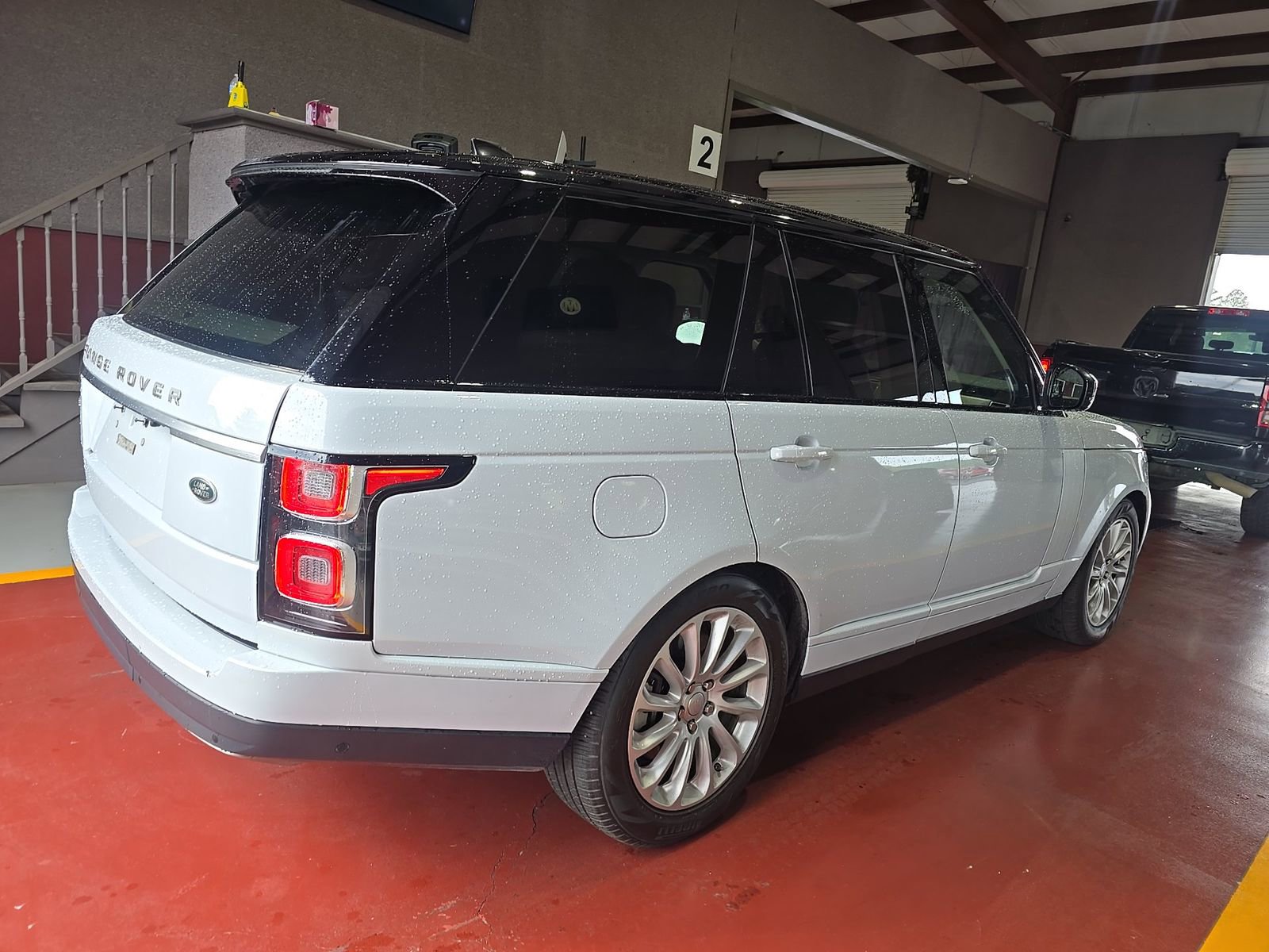 Used 2019 Land Rover Range Rover HSE AWD/4WD image 6