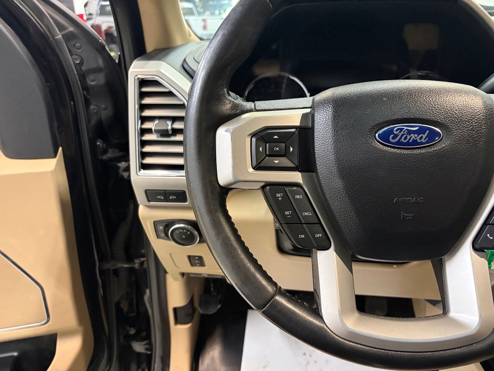 Used 2017 Ford F250 Lariat w/ Chrome Package AWD/4WD image 16