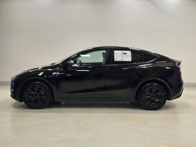 Used 2025 Tesla Model Y Long Range AWD/4WD image 3
