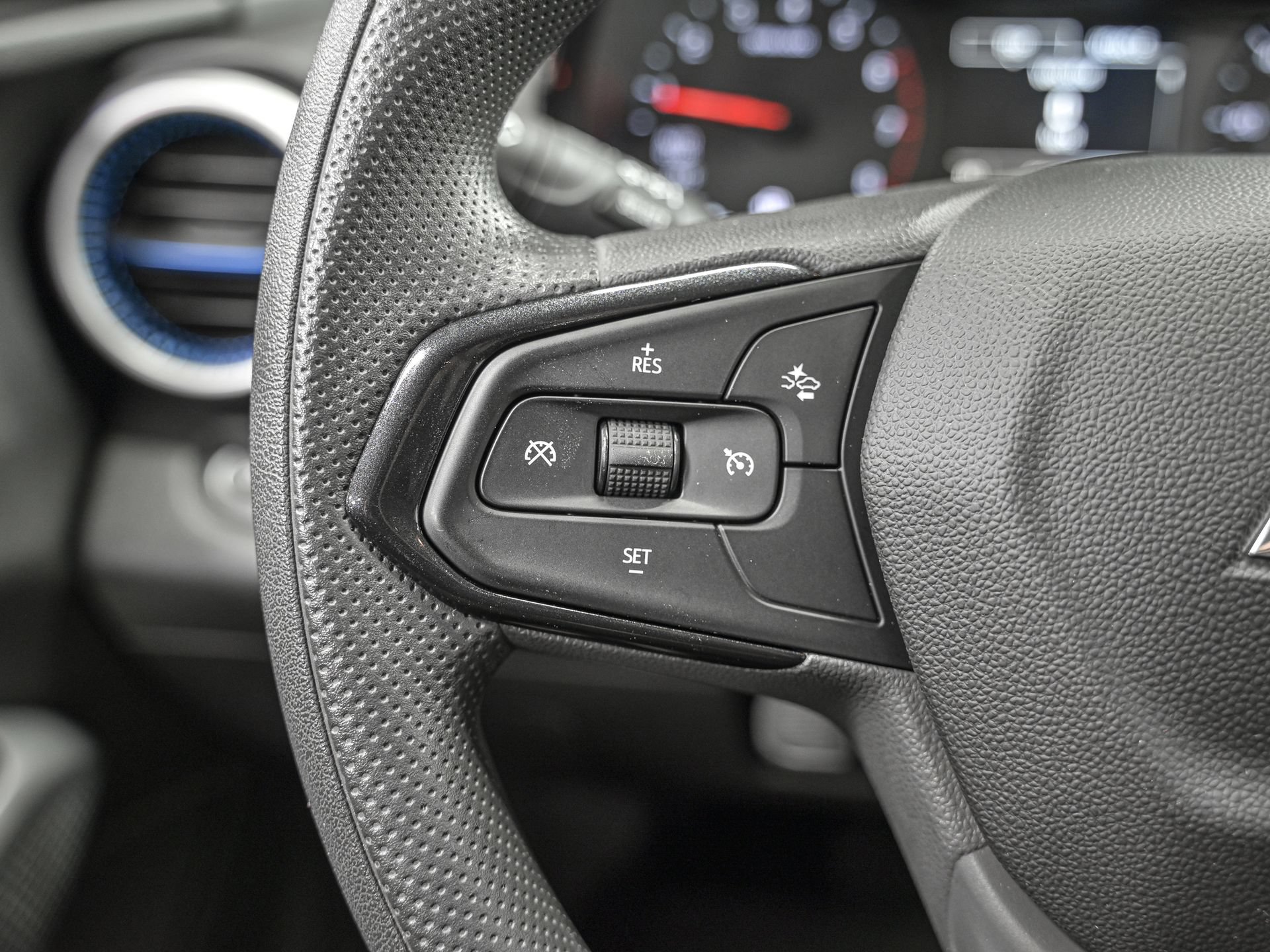 Used 2025 Chevrolet Trax LS FWD image 19