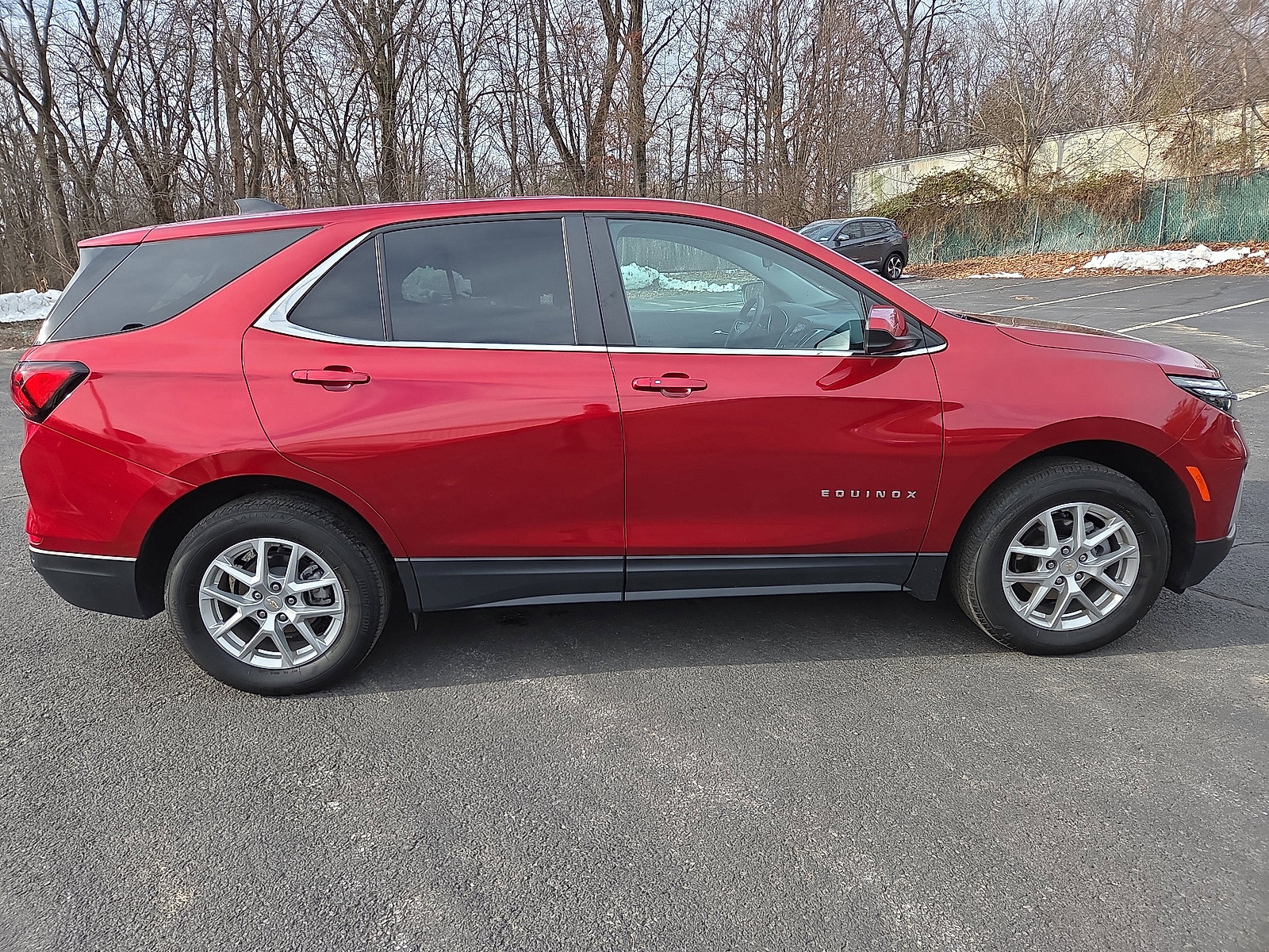 Used 2024 Chevrolet Equinox LT image 2