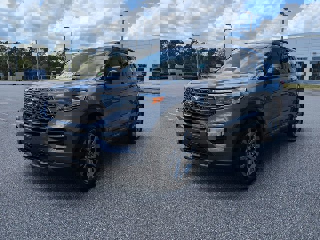 Used 2021 Ford Explorer XLT w/ Equipment Group 202A RWD image 9