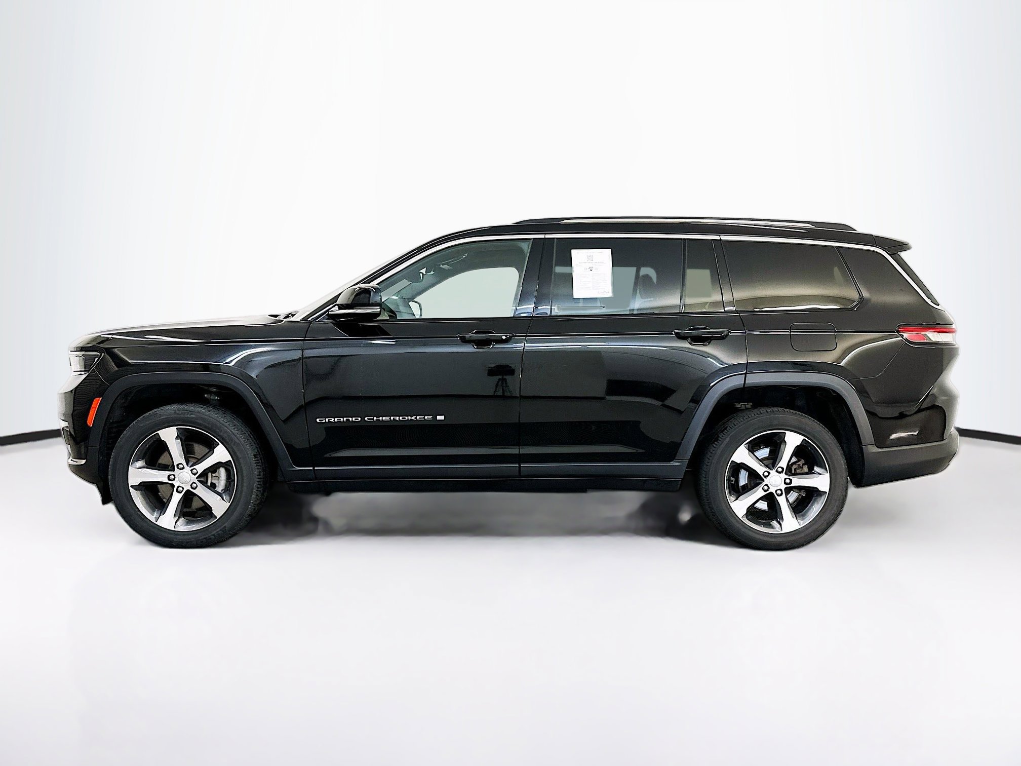 Used 2023 Jeep Grand Cherokee L Limited image 4