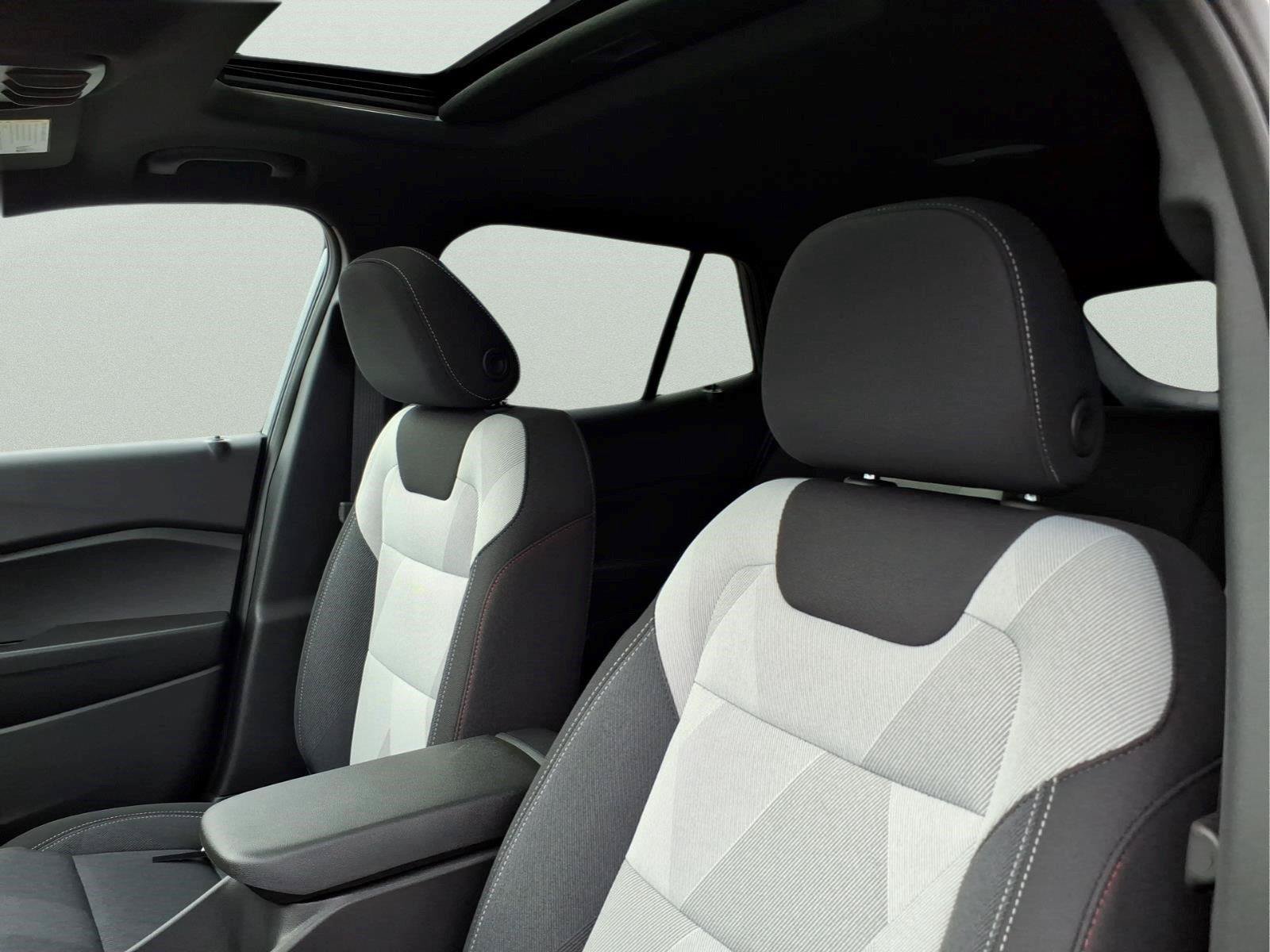New 2026 Chevrolet Trax RS w/ Sunroof Package FWD image 16