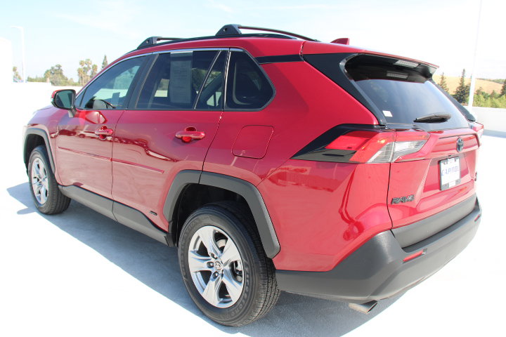 Used 2024 Toyota RAV4 XLE w/ Convenience Package image 5