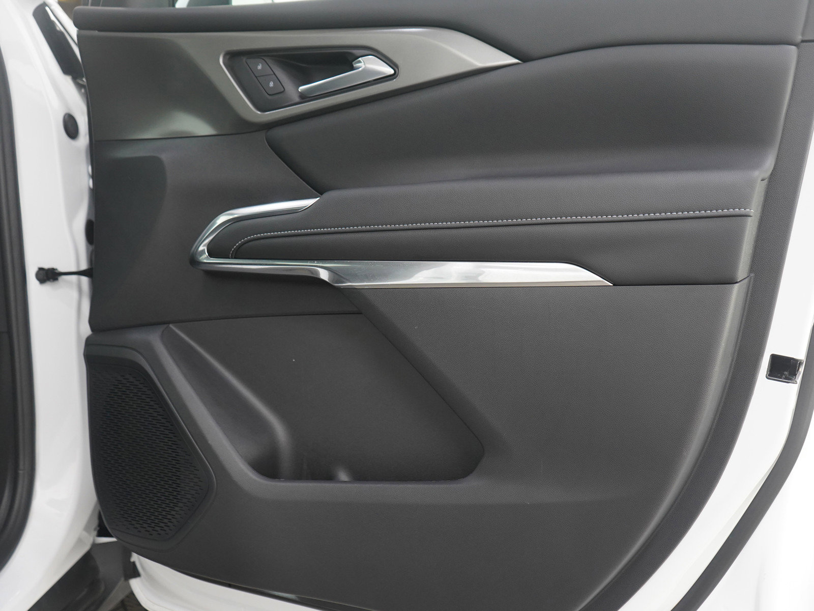 Used 2024 Chevrolet Traverse LT image 9