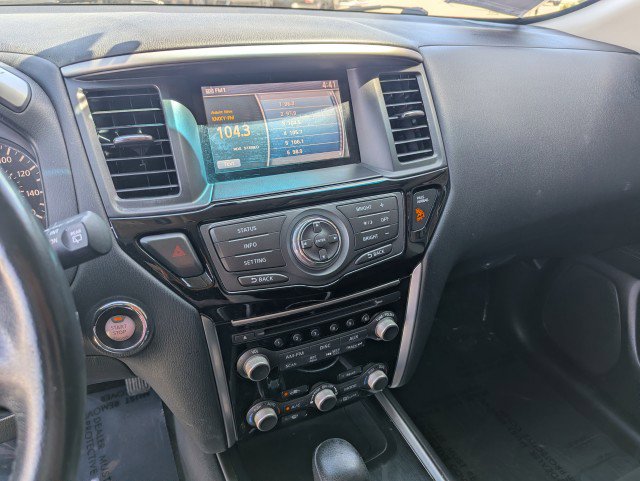 Used 2016 Nissan Pathfinder SV image 17