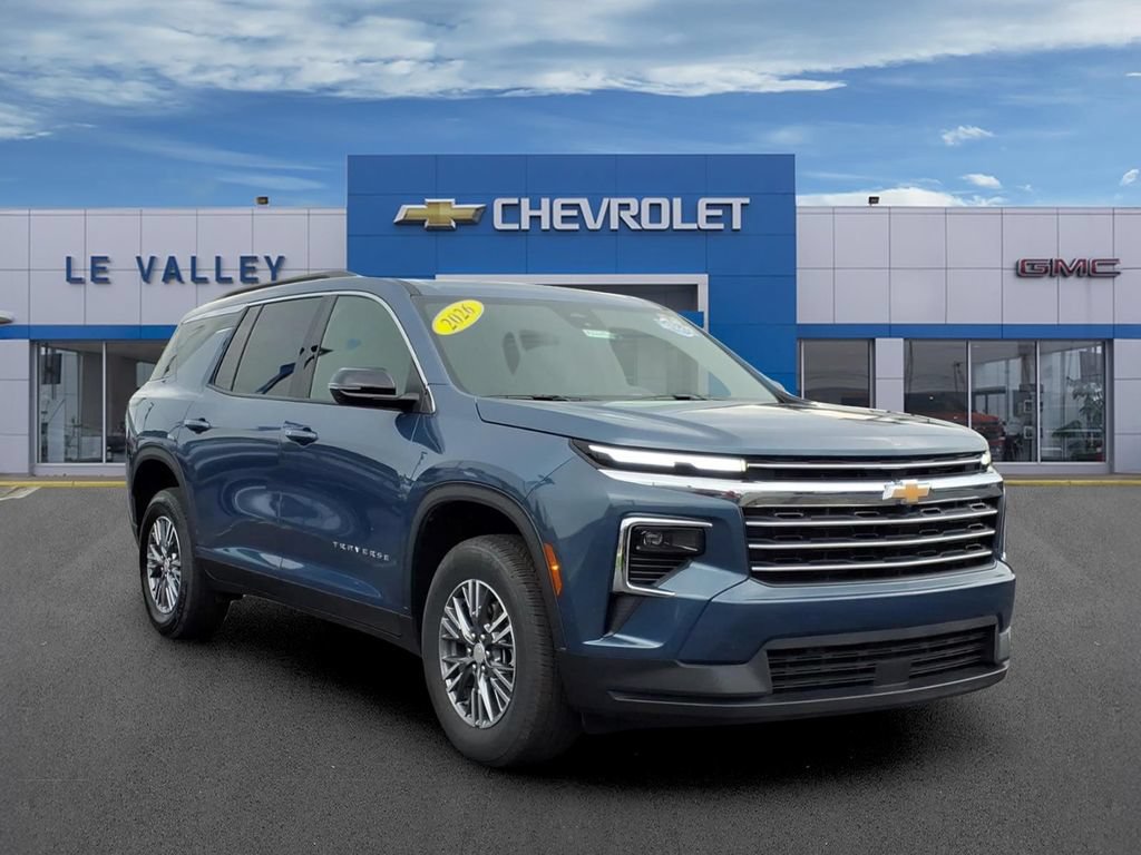 Used 2026 Chevrolet Traverse LT AWD/4WD image 1