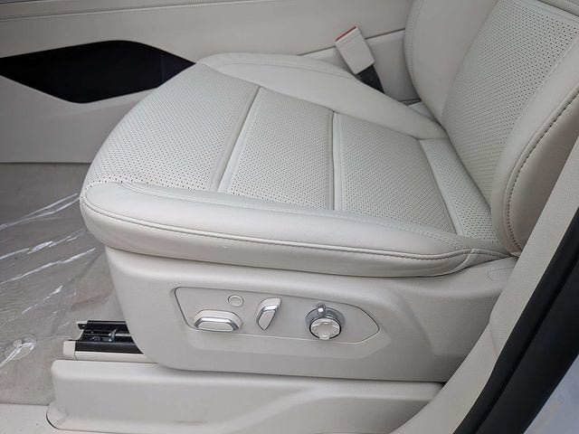 New 2026 Cadillac Escalade Platinum Luxury w/ LPO, Floor Liner Package AWD/4WD image 22