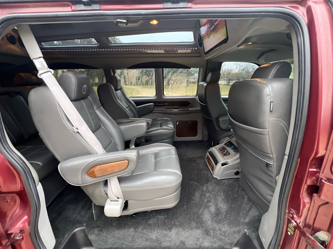 Used 2017 Chevrolet Express 2500 image 35