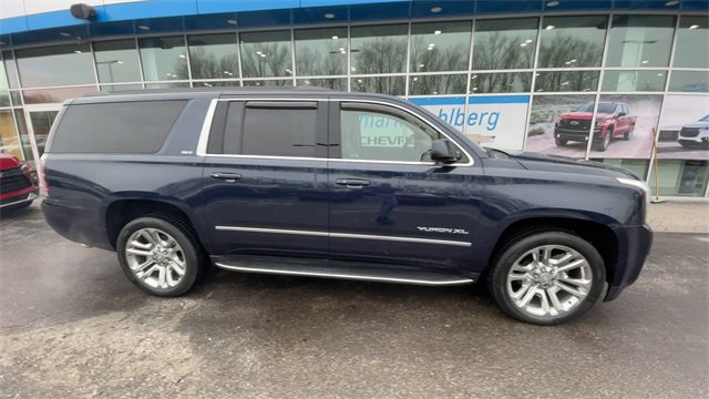 Used 2020 GMC Yukon XL SLT w/ Premium Edition image 9