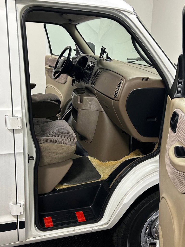 Used 2001 Dodge B3500 image 20