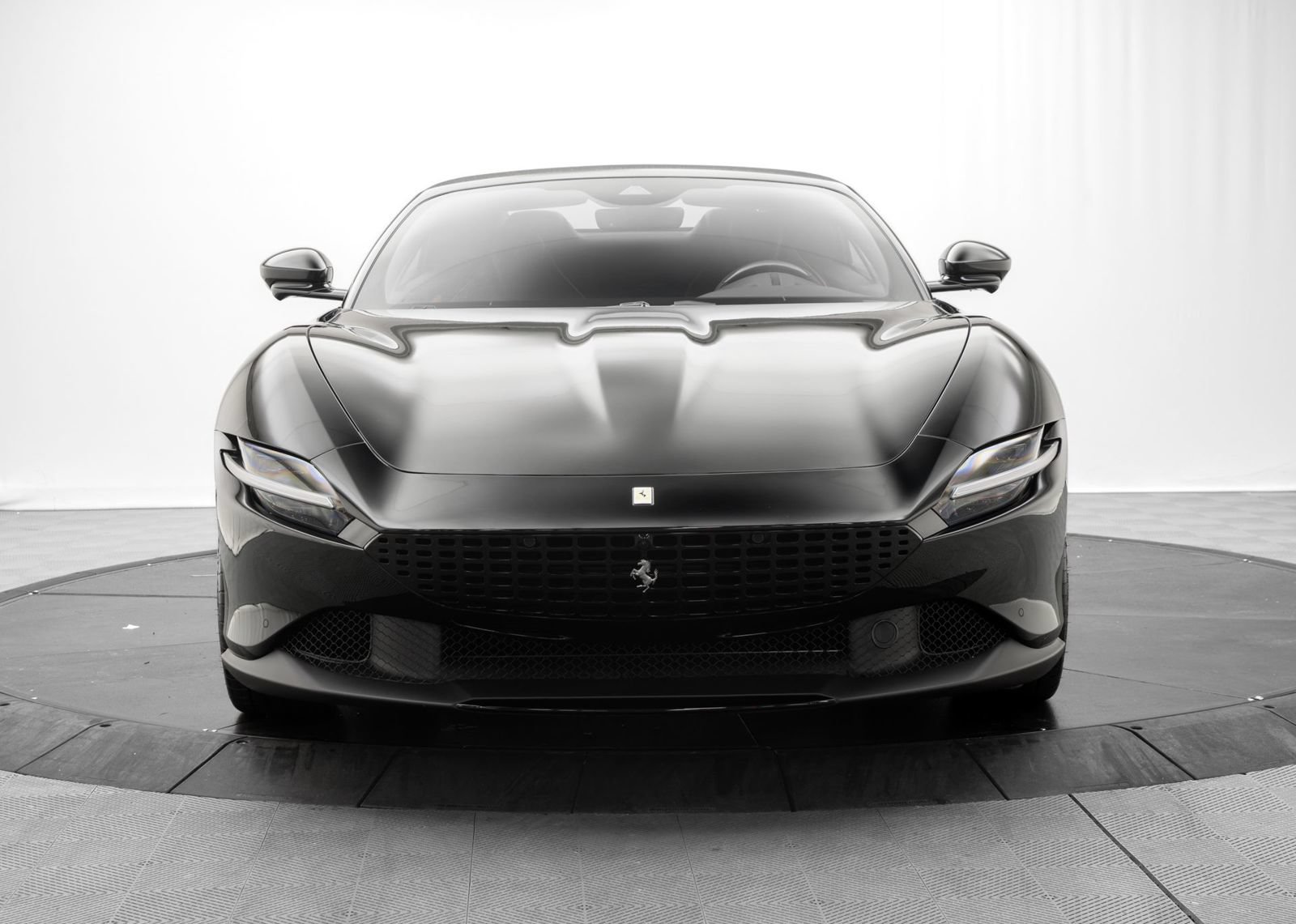 Used 2026 Ferrari Roma Spider RWD image 9