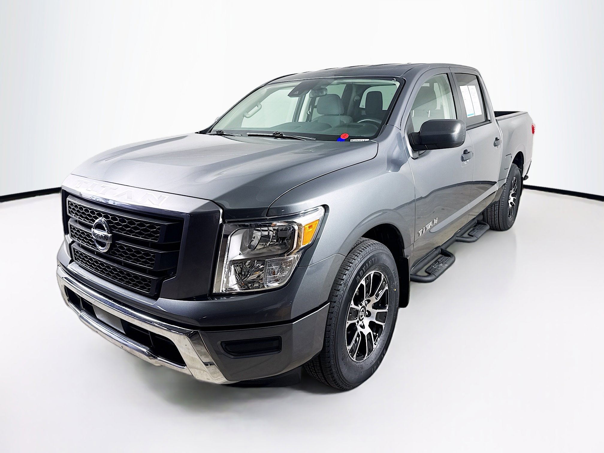 Used 2022 Nissan Titan SV w/ Accessory Utility Package image 4