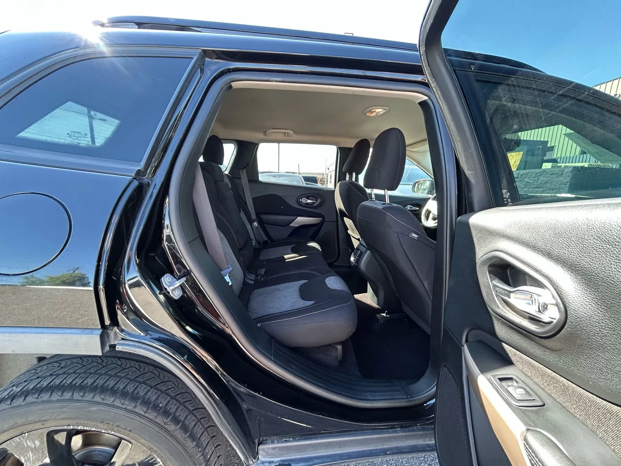 Used 2017 Jeep Cherokee Sport image 15