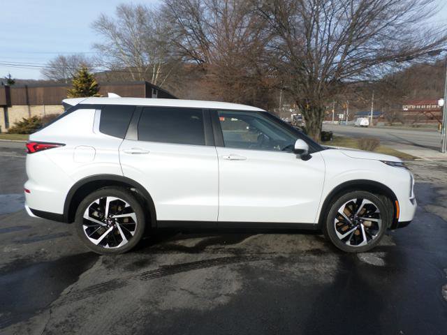 Used 2024 Mitsubishi Outlander SE image 8