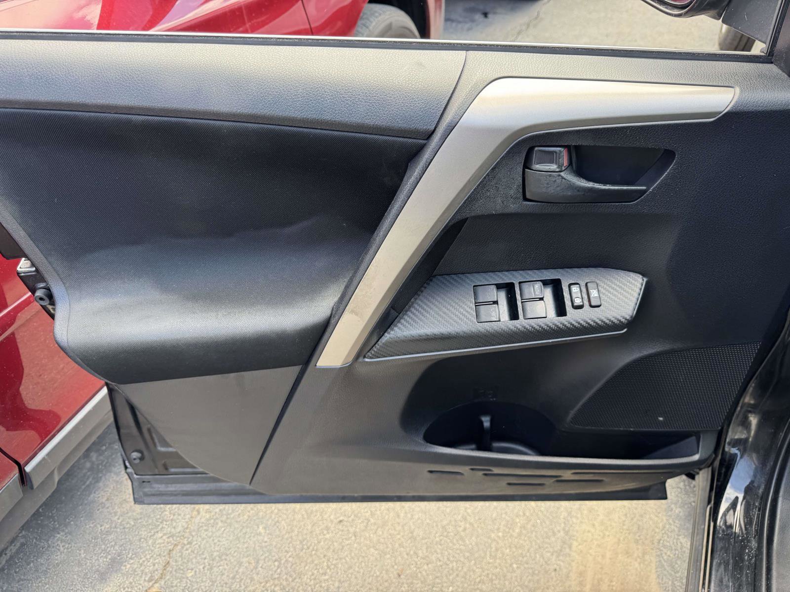 Used 2015 Toyota RAV4 LE image 14