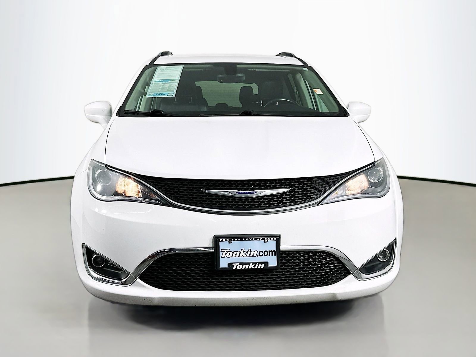 Used 2019 Chrysler Pacifica Touring-L image 2