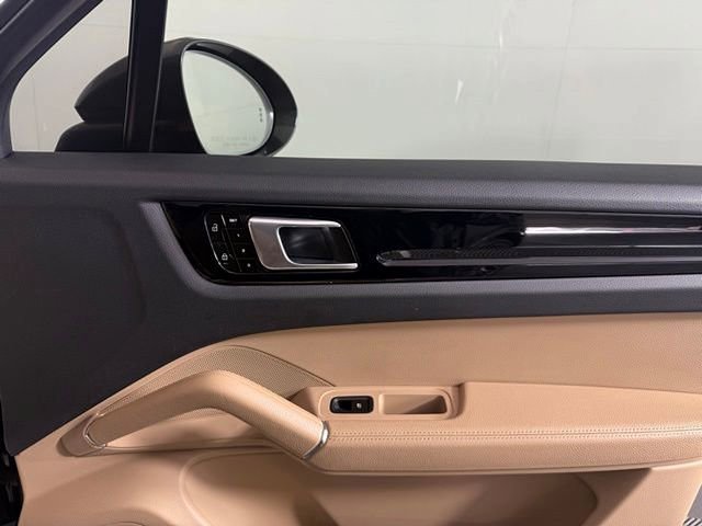 Used 2020 Porsche Cayenne image 18