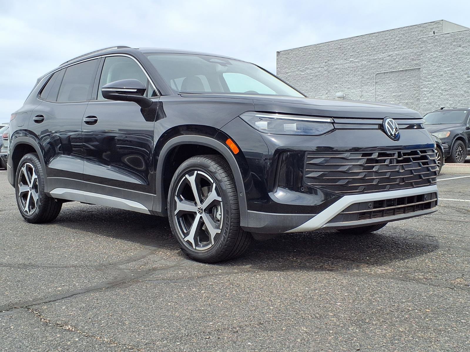 New 2026 Volkswagen Tiguan SE FWD image 1
