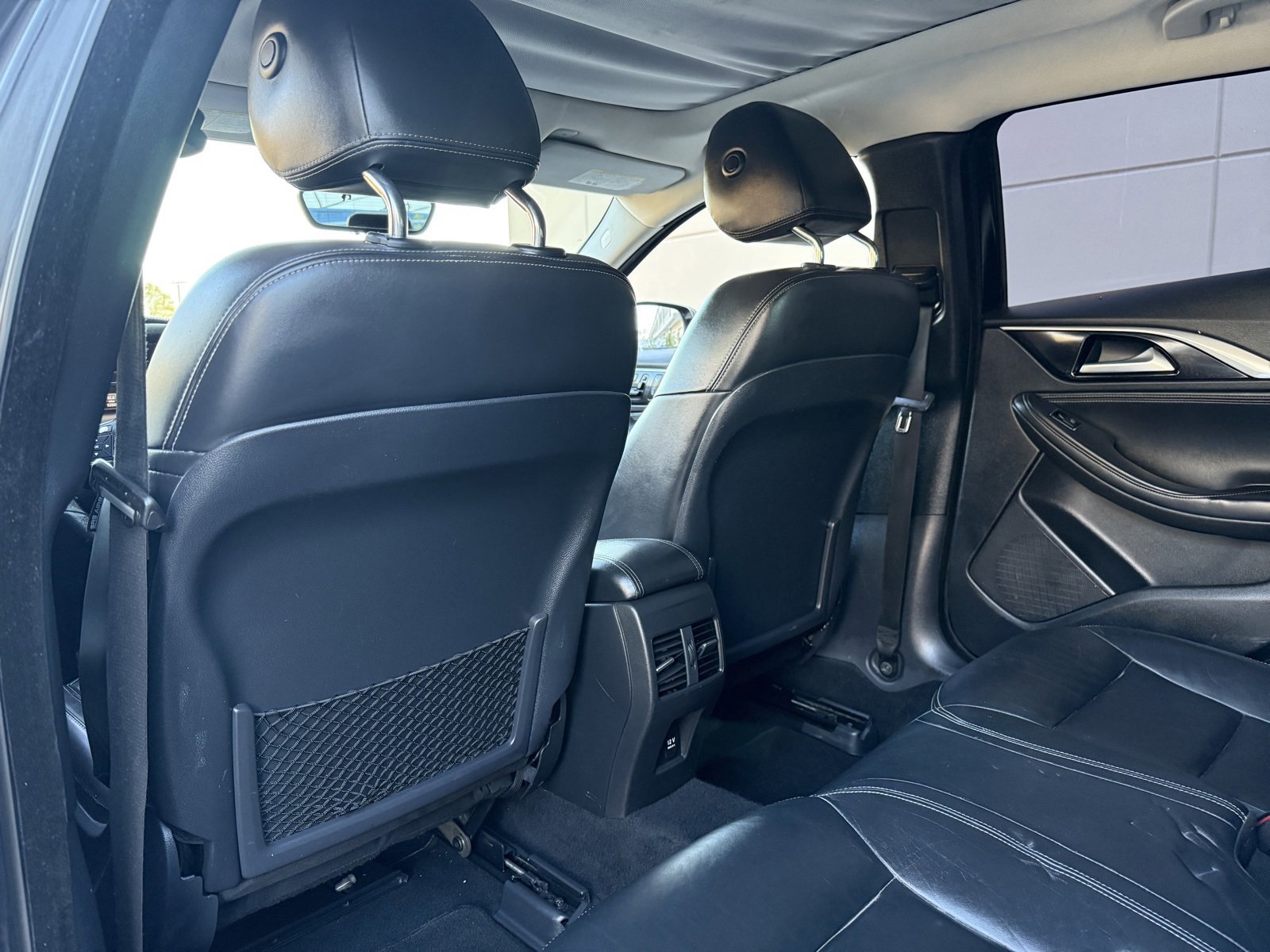 Used 2018 INFINITI QX30 Premium w/ Navigation Package image 36