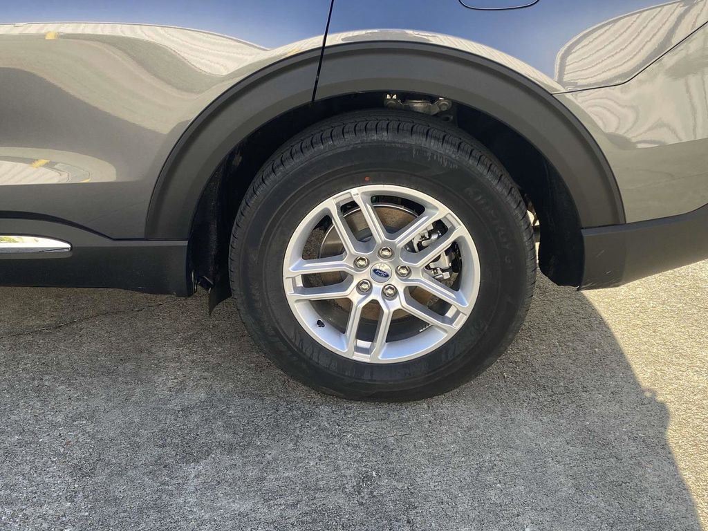 New 2025 Ford Explorer Active image 10