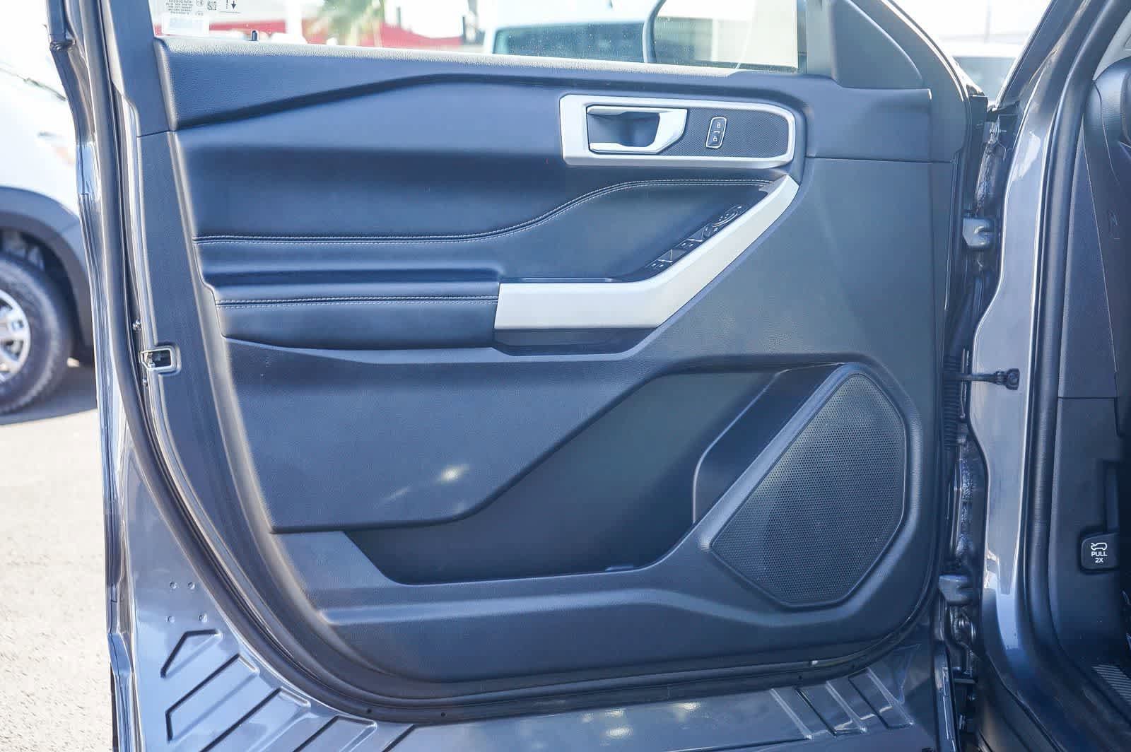 Used 2022 Ford Explorer XLT w/ Equipment Group 202A image 18