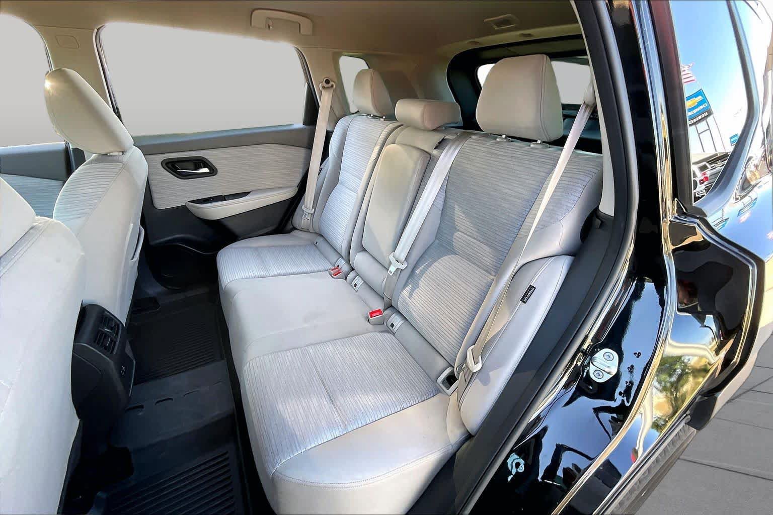 Used 2023 Nissan Rogue SV FWD image 18