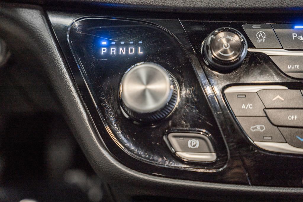 Used 2025 Chrysler Pacifica Select image 28