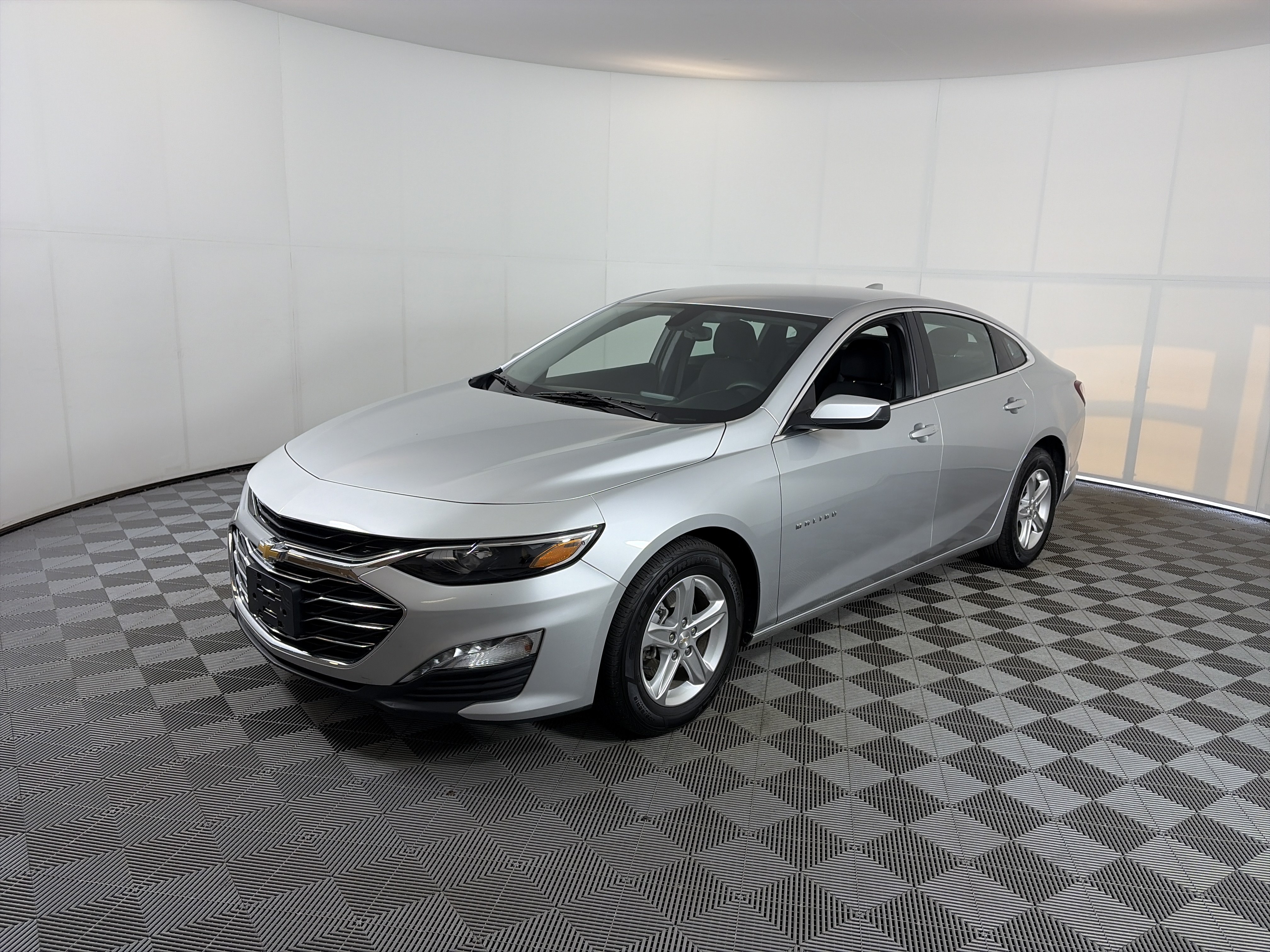 Used 2022 Chevrolet Malibu LT FWD image 2