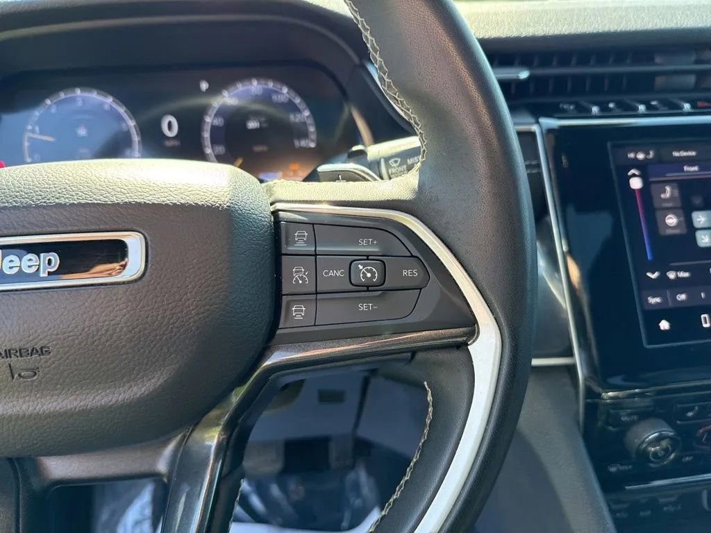 Used 2023 Jeep Grand Cherokee L Laredo image 18