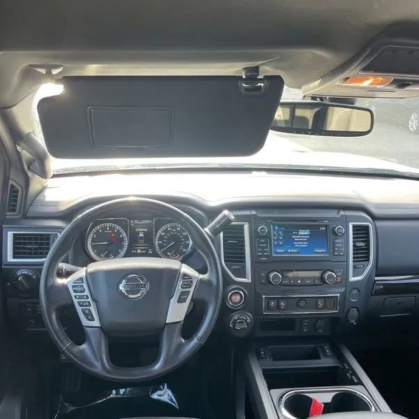 Used 2018 Nissan Titan SV w/ SV Convenience Package image 14