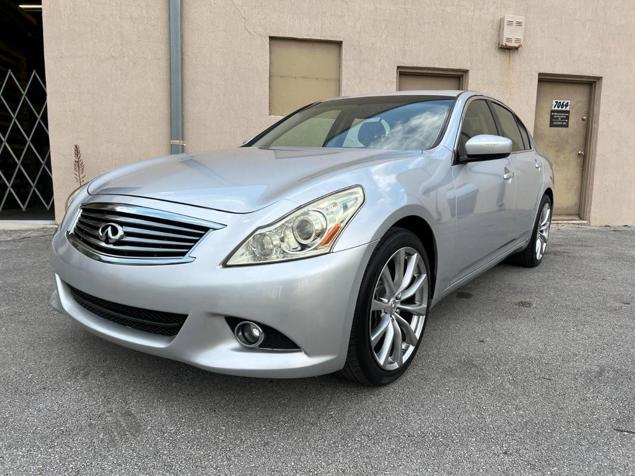 Used 2013 INFINITI G37 x Sedan w/ Premium Pkg AWD/4WD image 8