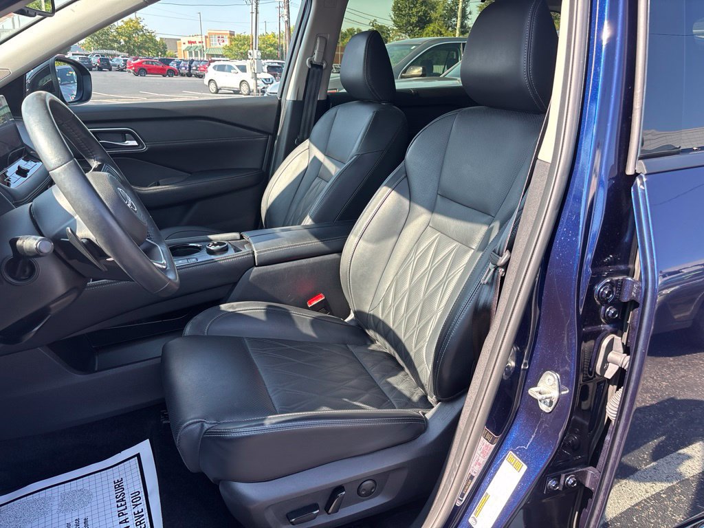 Used 2024 Nissan Rogue Platinum w/ Platinum Premium Package AWD/4WD image 17