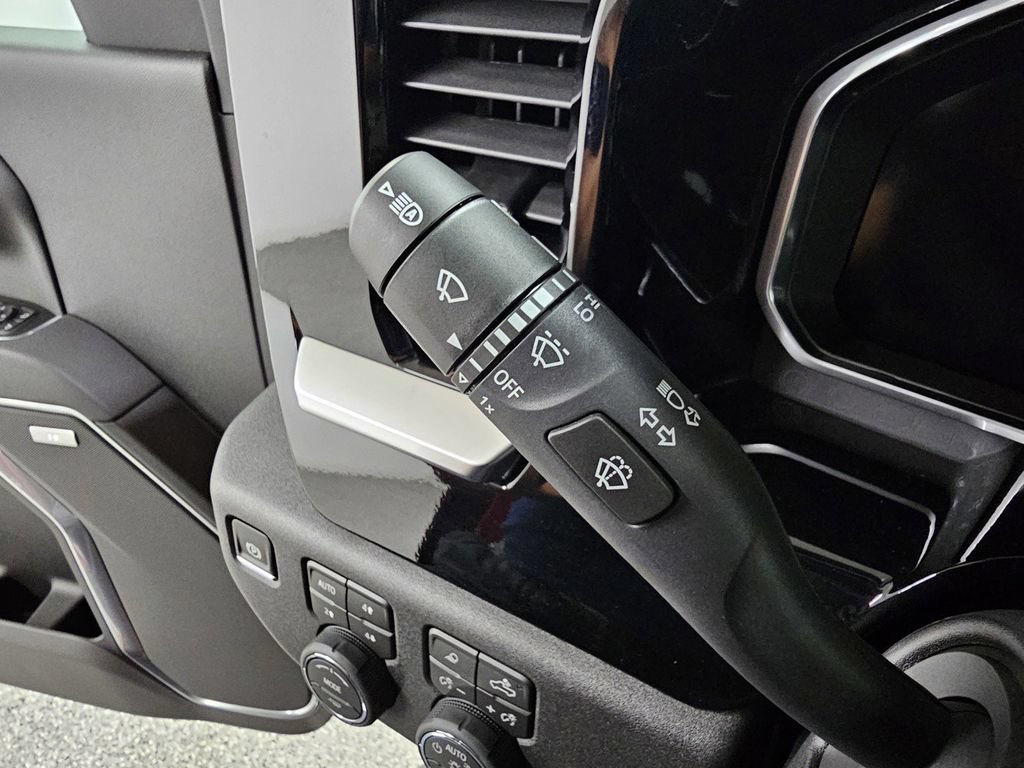 Used 2026 Chevrolet Silverado 2500 LTZ w/ LTZ Convenience Package AWD/4WD image 36
